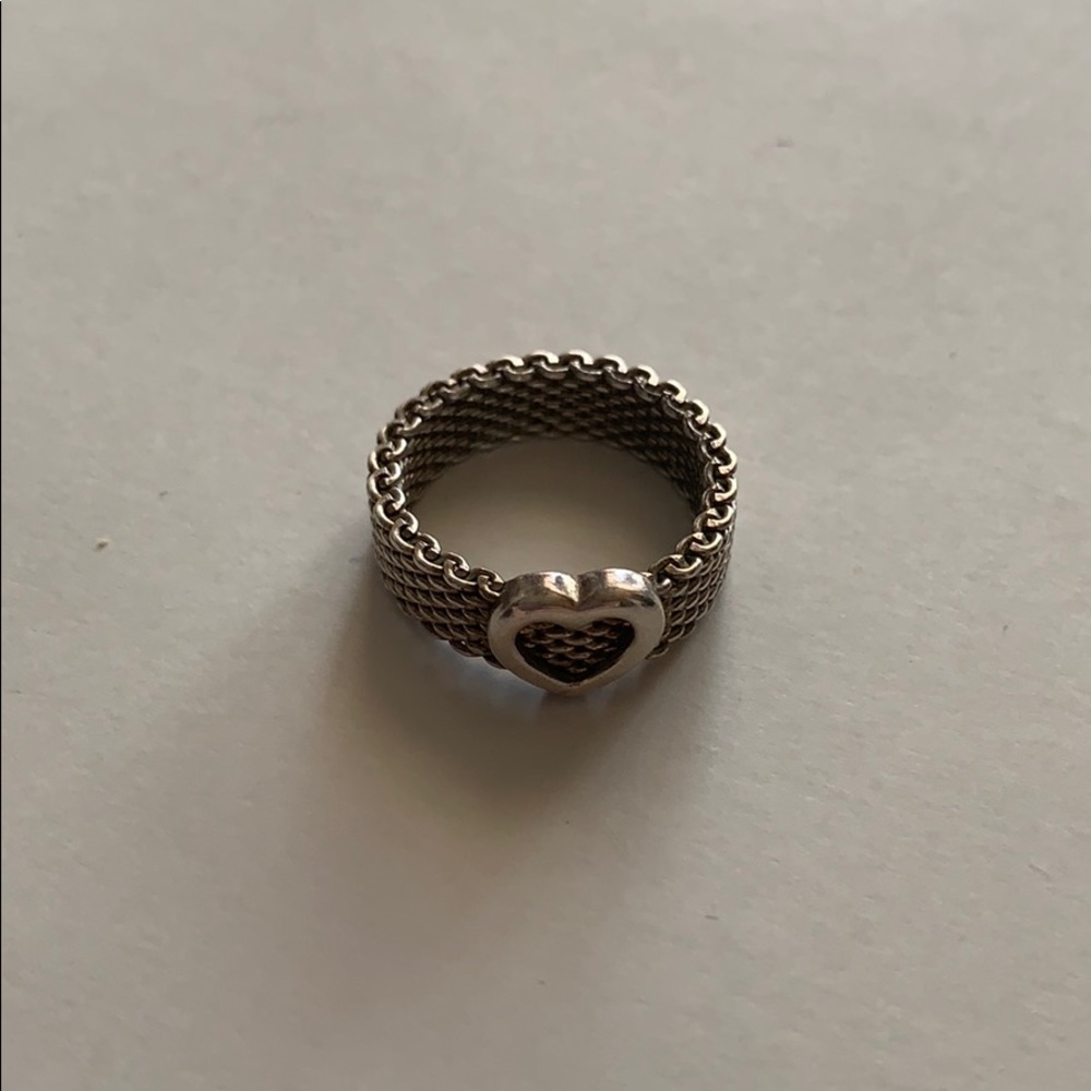 Tiffany & Co. Silver Mesh Heart Ring on Tiffany Blue Pouch - Picture 4 of 6